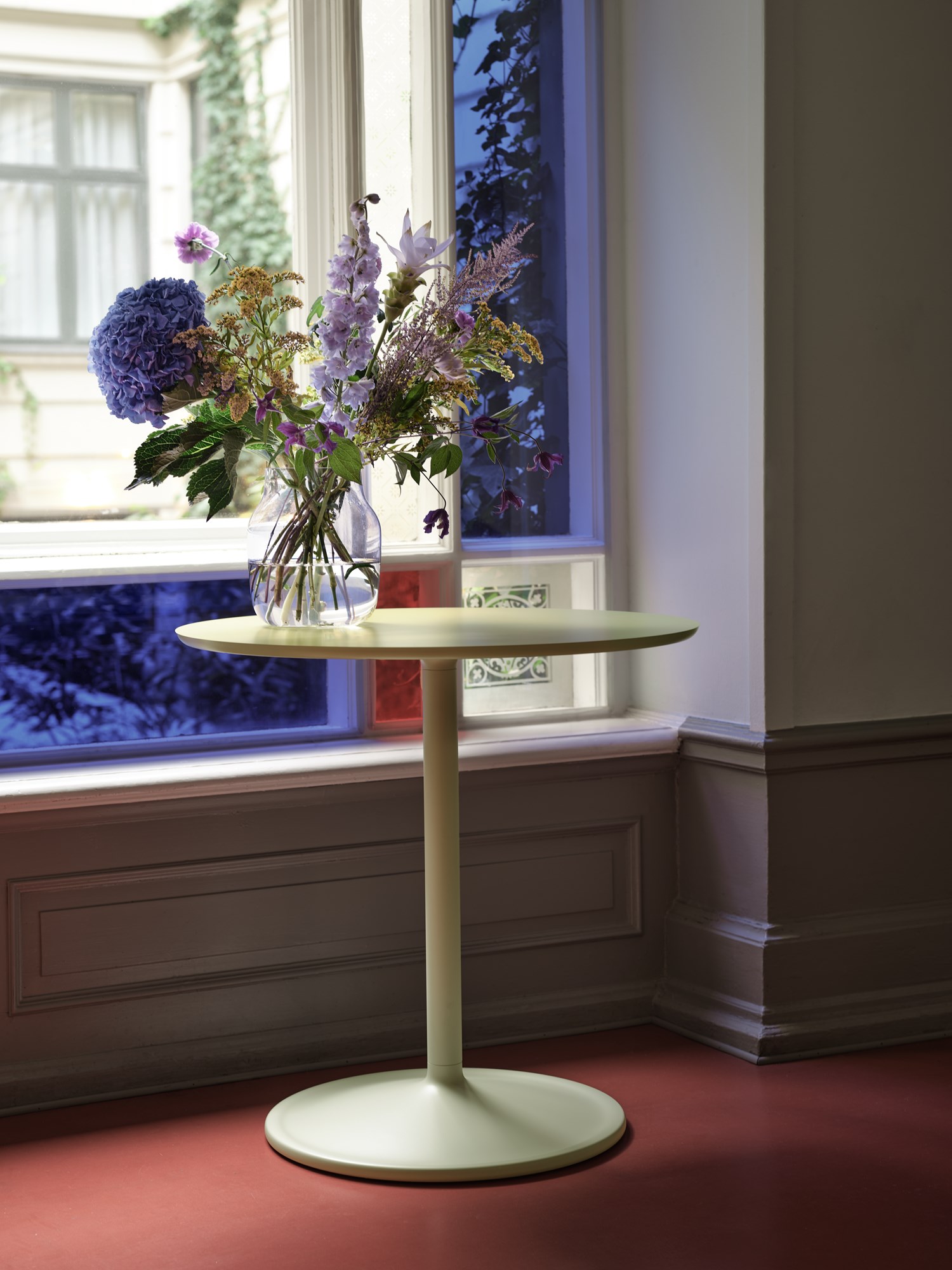 soft-cafe-table-75-h73-beige-green-silent-20-clear-muuto-org