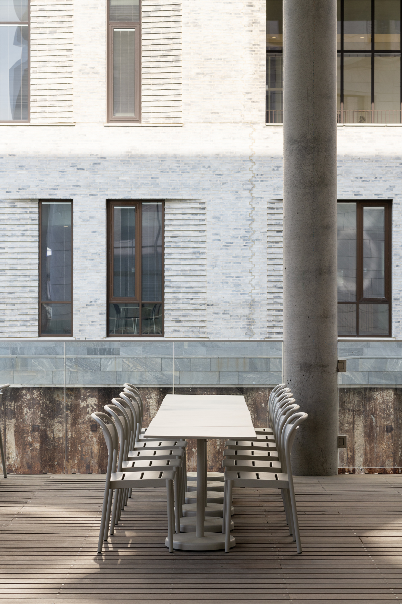 Accura - Linear Steel (2).jpg