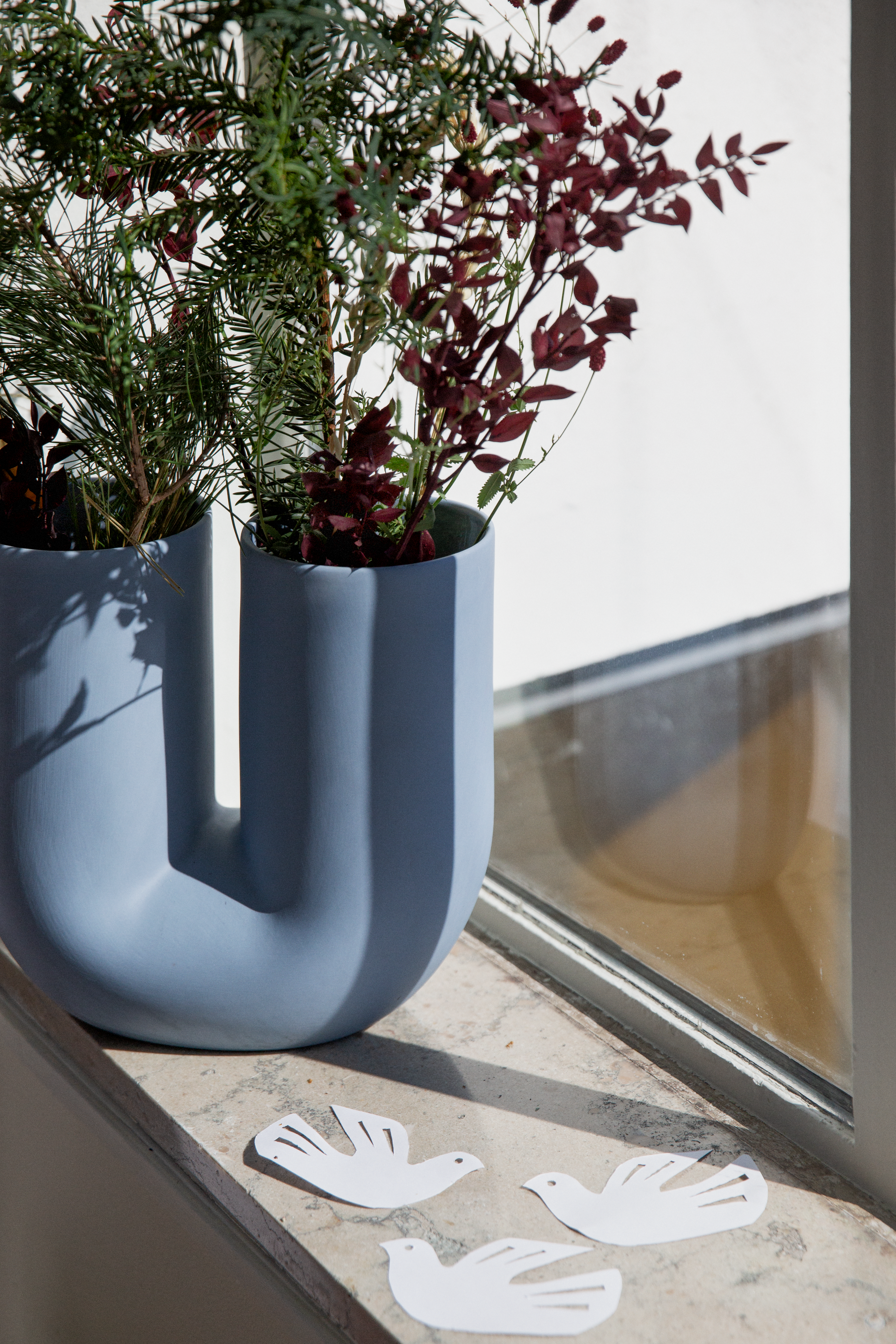 Muuto Holiday Image 2022 Kink Vase in Light Blue