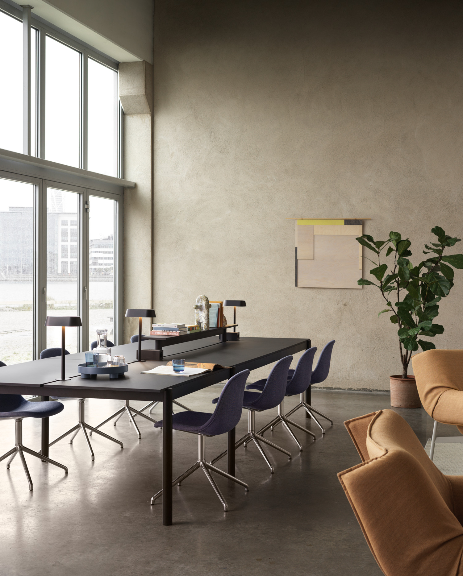 Linear System Table Config. 1 in Black/Black, Fiber Side Chair w. Swivel Base in Sabi 631/Aluminium, Wrap Lounge Chair in Fiord 451/Grey, Ply Rug in Off-White, Platform Tray in Blue-Grey, Raise Glasses in Dark Blue, Raise Carafe in Clear