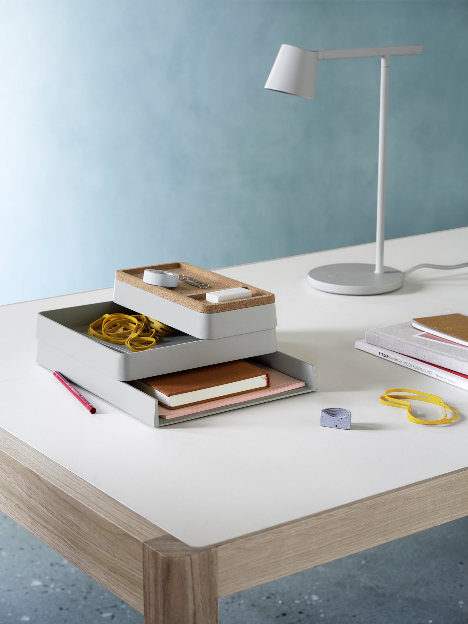 Arrange Desktop Series in Grey/Cork, Tip Table Lamp in Grey, Workshop Table in Oak/Warm Grey Linoleum