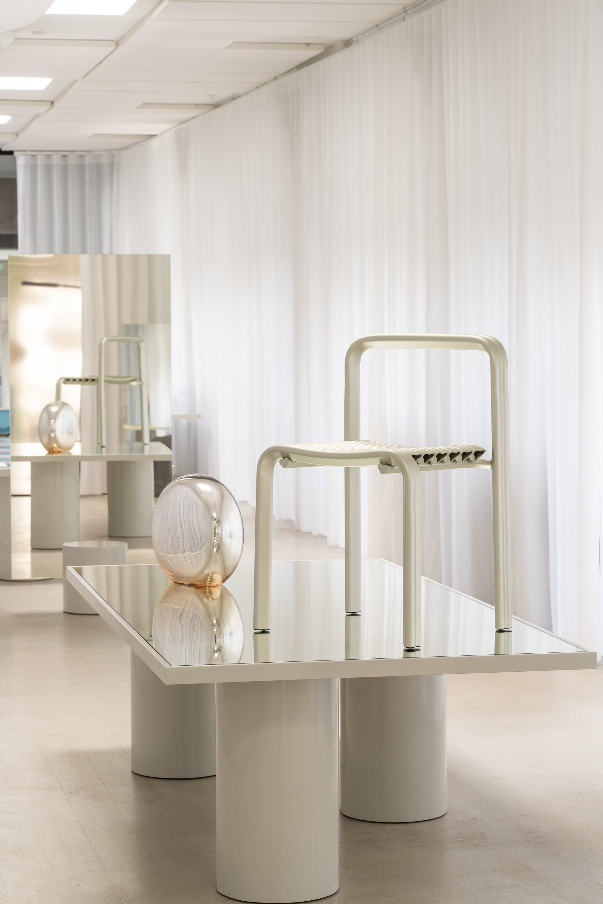 /globalassets/katja--nanna/3days-landing-page/muuto-showroom-3dd-2026-close-to-heart-inner-view-object-02-lo-res.jpg?revision=639165992770000000