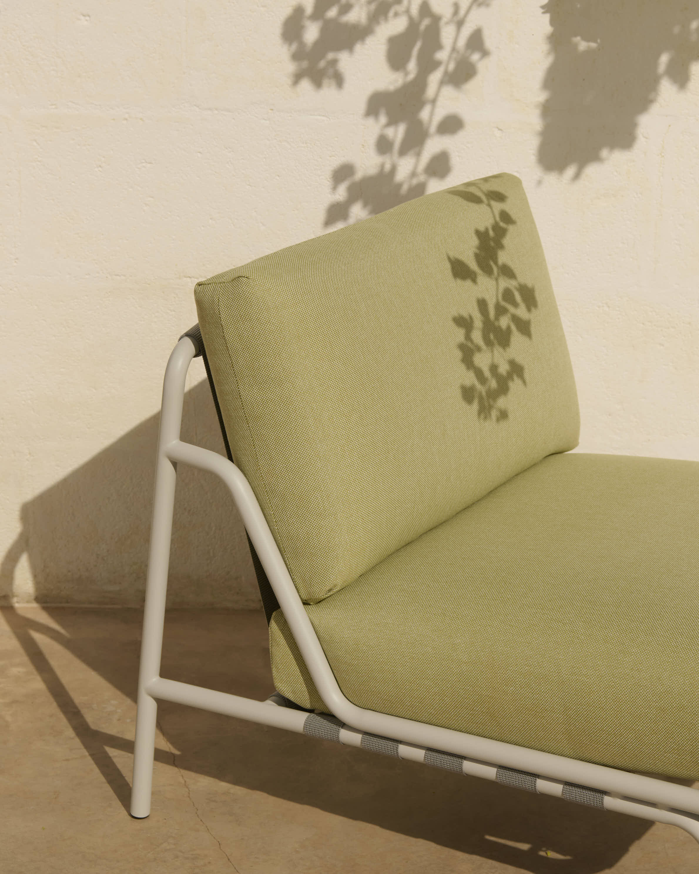 /globalassets/katja--nanna/outdoor/settle-lounge-chair-delta-26-greylow-res.jpg?revision=639178093610000000