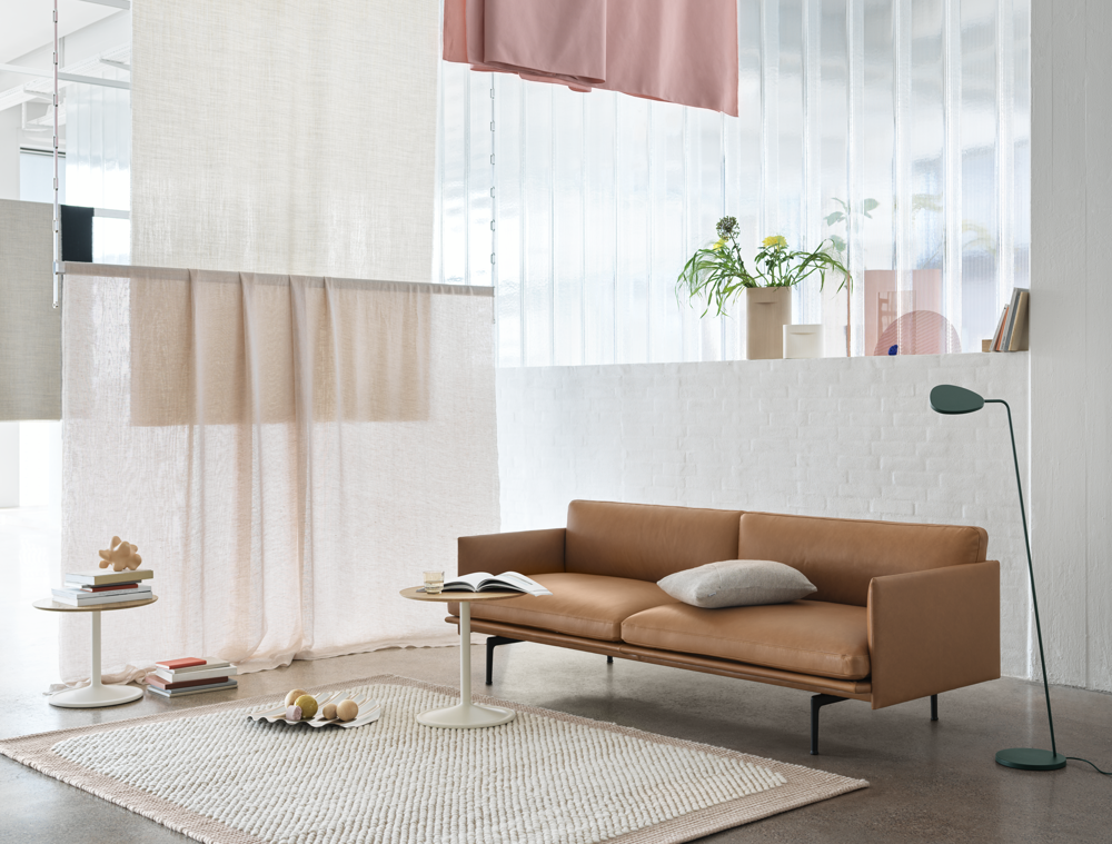 /globalassets/toolbox-page/create-content/outline-3-seater-refine-cognac-black-soft-side-solid-oak-off-white-wave-tray-pebble-pale-rose-leaf-floor--ridge-layer-cushion-muuto-org_v2.png?revision=639088962860000000