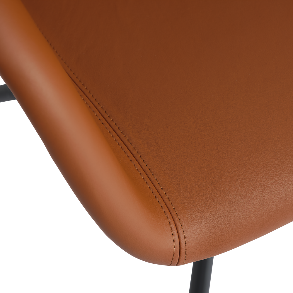 /globalassets/toolbox-page/product-information/muuto-leather/fiber-armchair-swivel-base-black-front-uph-endure-leather-cognac-detail-1-muuto-5000x5000-hi-res.png?revision=639092377020000000